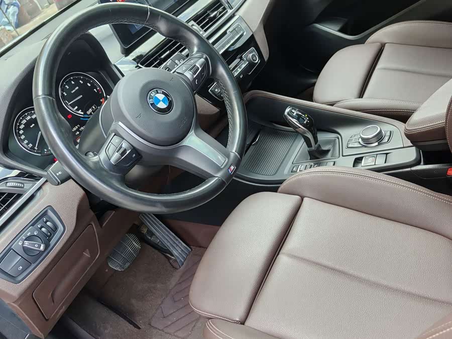 BMW X1 2022 sDrive25Li Leading Edition - zdjęcie 6