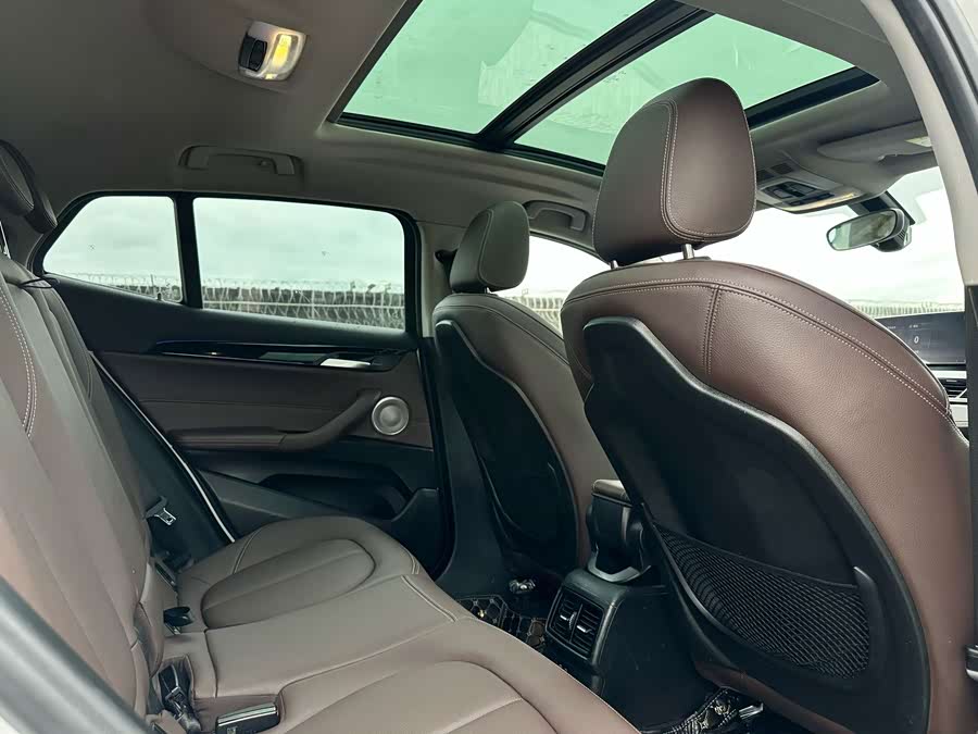 BMW X2 2023 sDrive25i M Sport Night Edition - zdjęcie 19