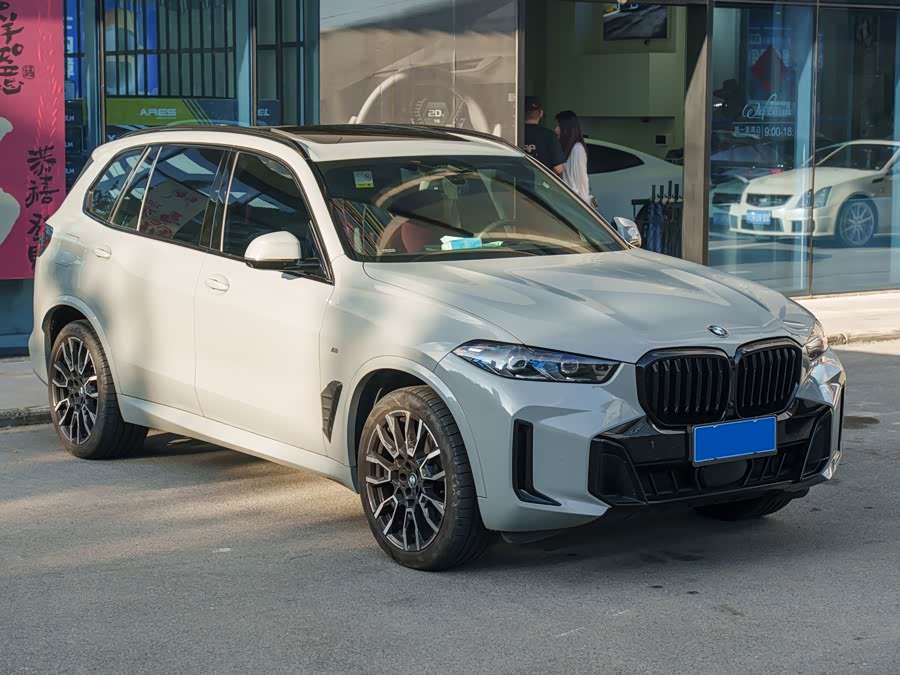 BMW X5 2023 xDrive 40Li M Sport Night Package - zdjęcie 3