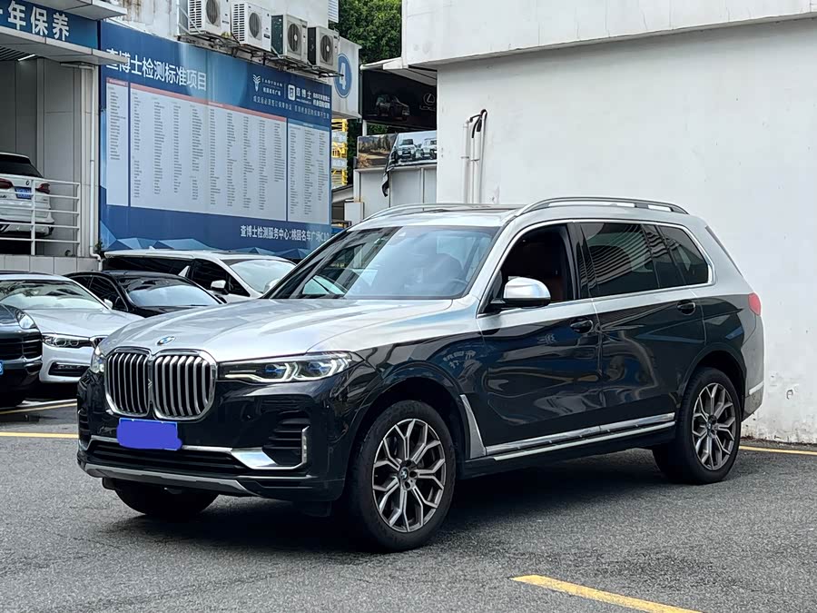 BMW X7 2022 xDrive40i Luxury Package