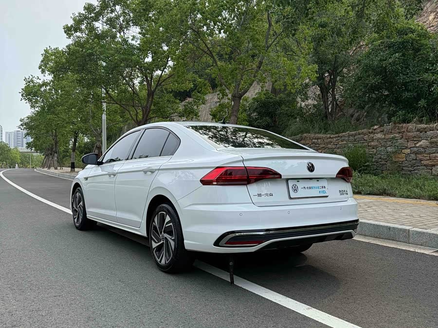 Bora 2024 200TSI DSG Joy Pro - zdjęcie 9