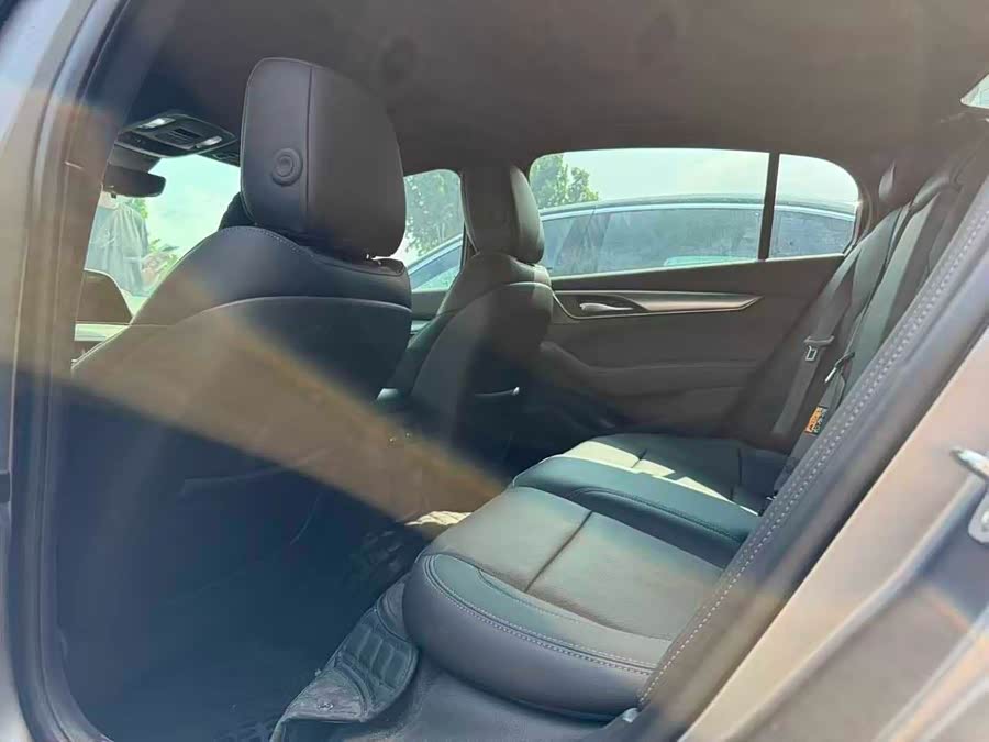 Cadillac CT5 2025 28T Track Performance - zdjęcie 6