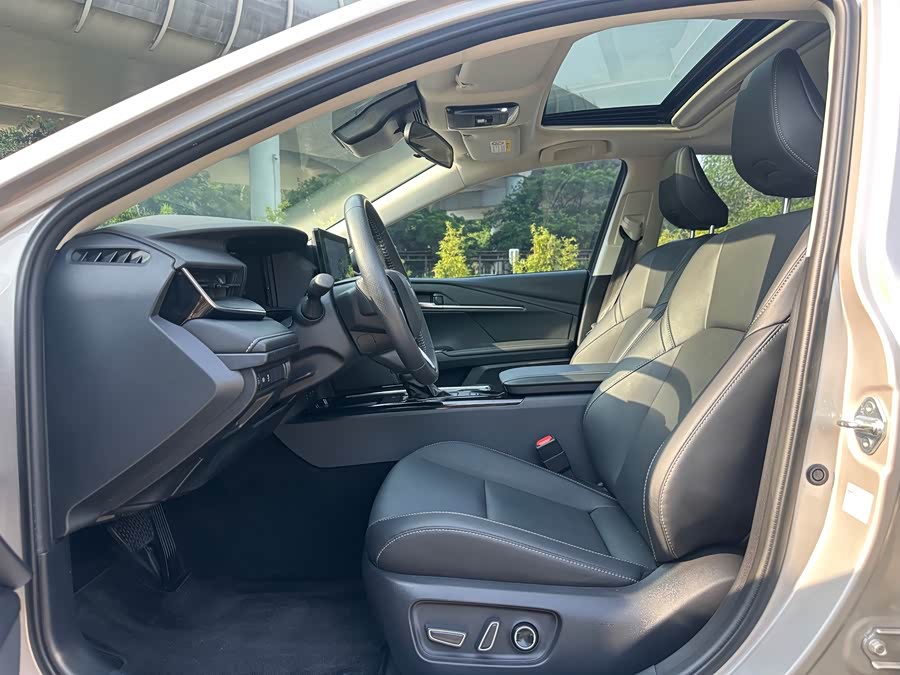 Camry 2024 2.0T Luxury - zdjęcie 5