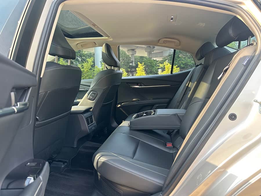 Camry 2024 2.0T Luxury - zdjęcie 8