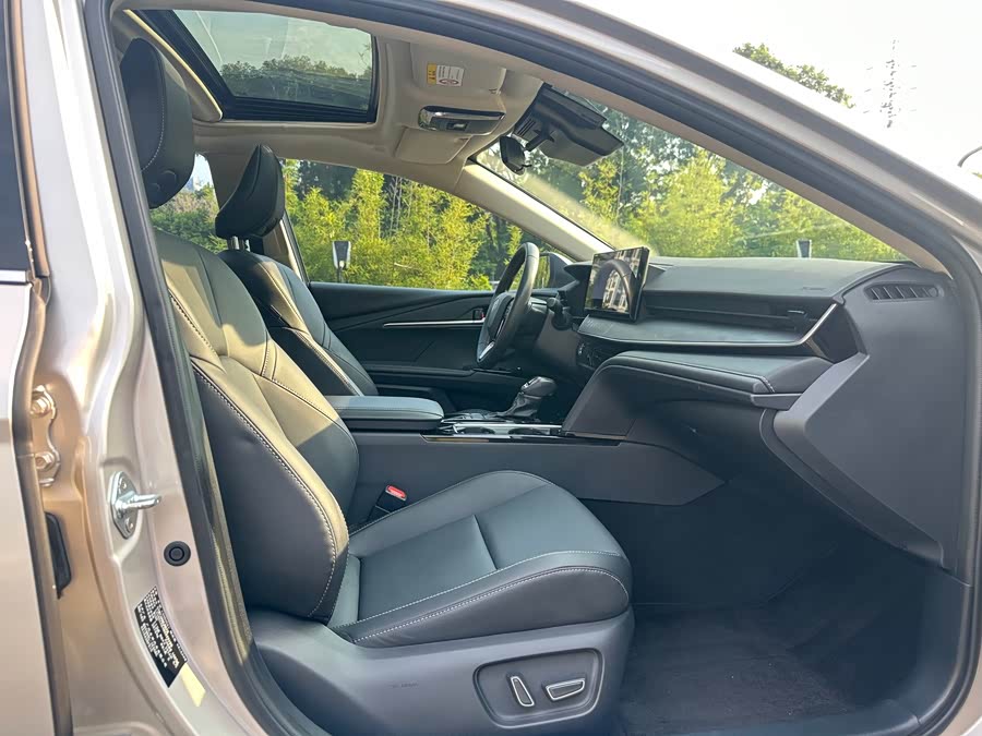 Camry 2024 2.0T Luxury - zdjęcie 9