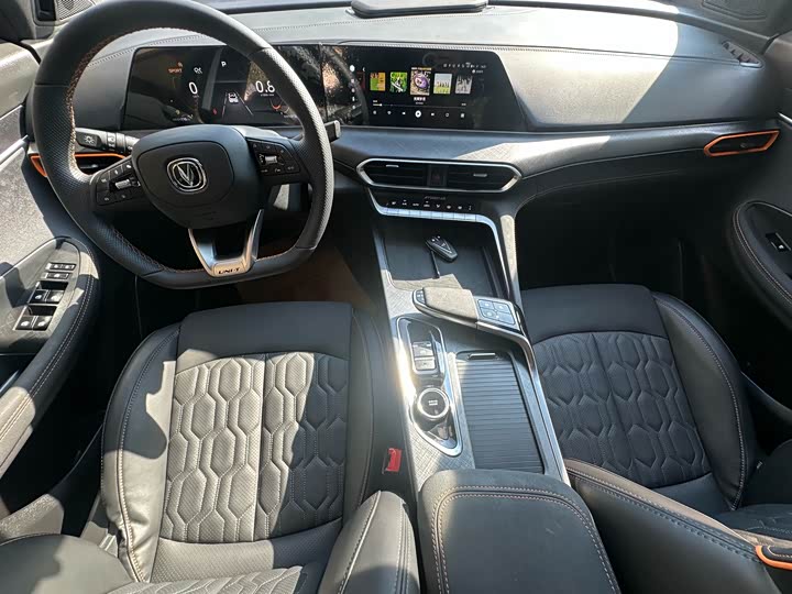 Changan UNI-T 2022 1.5T Premium - zdjęcie 17