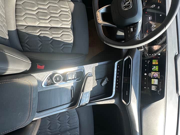 Changan UNI-T 2022 1.5T Premium - zdjęcie 19