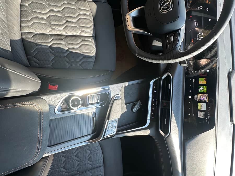 Changan UNI-T 2022 1.5T Premium - zdjęcie 9