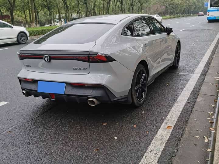 Changan UNI-V 2023 1.5T Premium - zdjęcie 13