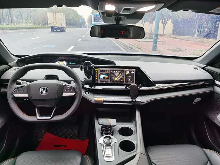 Changan UNI-V 2023 1.5T Premium - zdjęcie 17