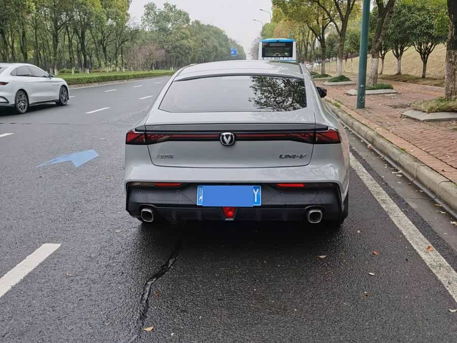 Changan UNI-V 2023 1.5T Premium - zdjęcie 5