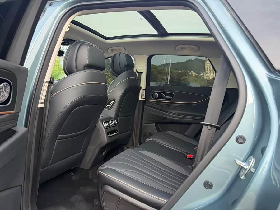 Chery Tiggo 9 2023 2.0T Dual Clutch 2WD Luxury 7-Seater - zdjęcie 13