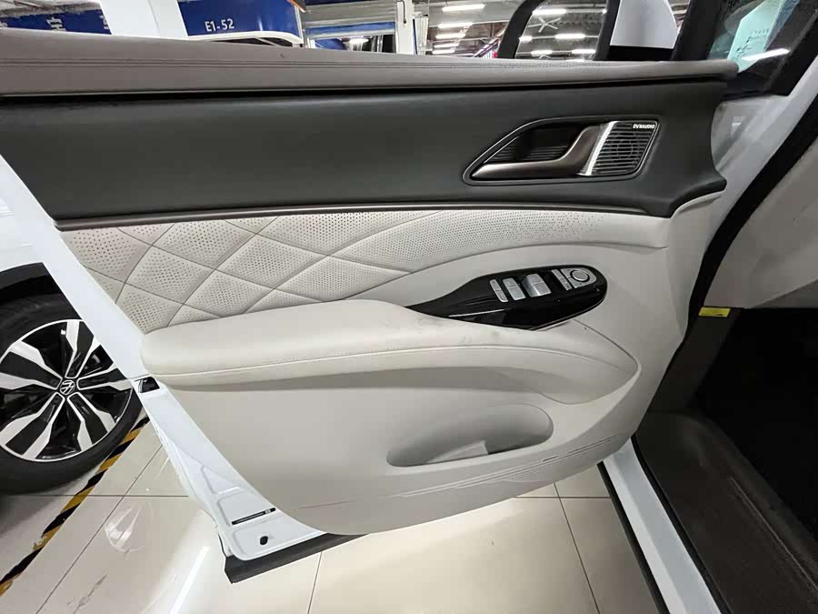 D9 2022 DM-i 970 4WD Honor - zdjęcie 14