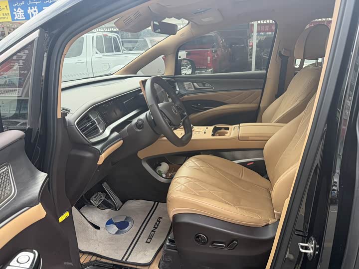 D9 2025 DM-i Intelligent Driving 1020 4WD Premium - zdjęcie 13