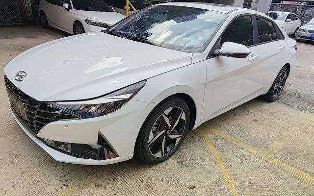 Elantra 2022 1.5L CVT LUX Premium Edition