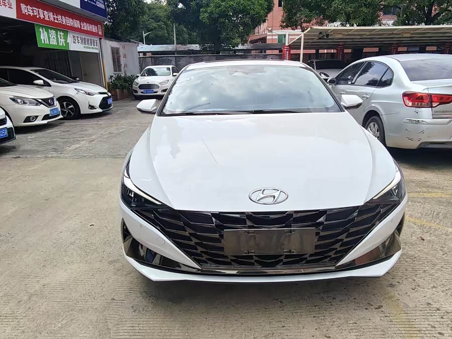 Elantra 2022 1.5L CVT LUX Premium Edition - zdjęcie 2