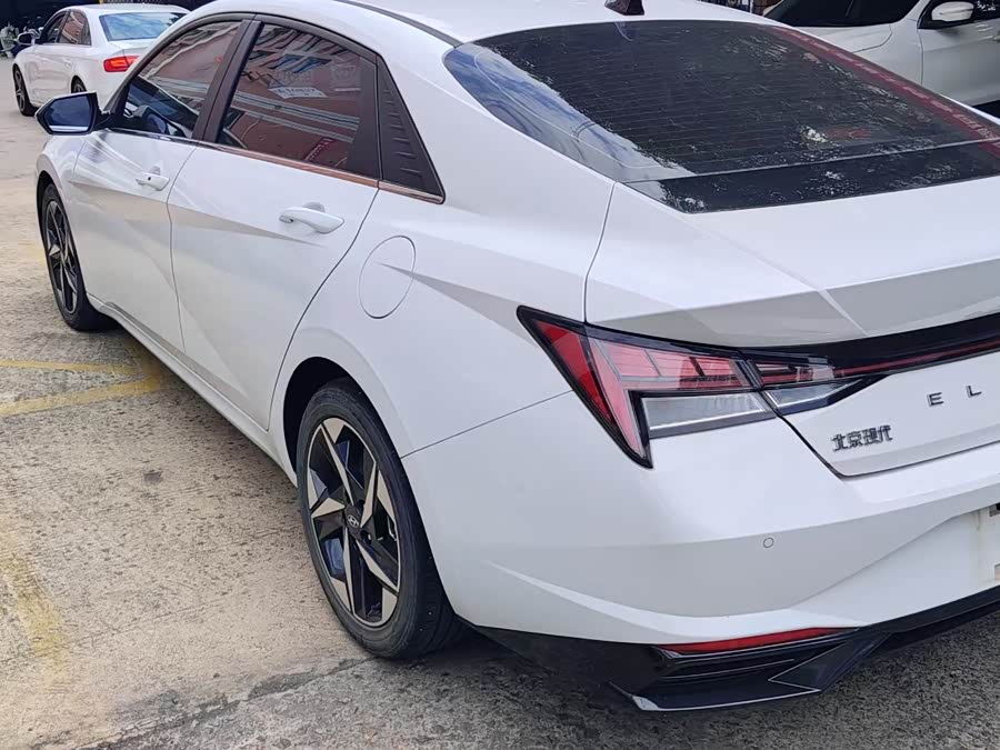 Elantra 2022 1.5L CVT LUX Premium Edition - zdjęcie 11