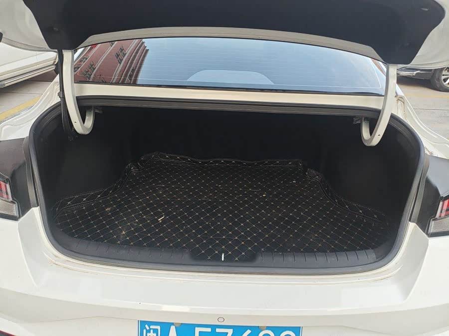 Elantra 2022 1.5L CVT LUX Premium Edition - zdjęcie 12
