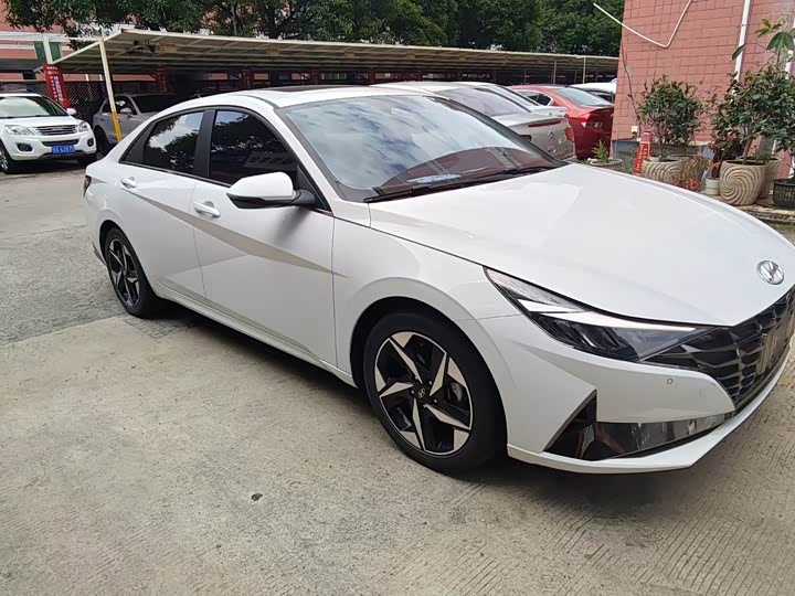 Elantra 2022 1.5L CVT LUX Premium Edition - zdjęcie 15