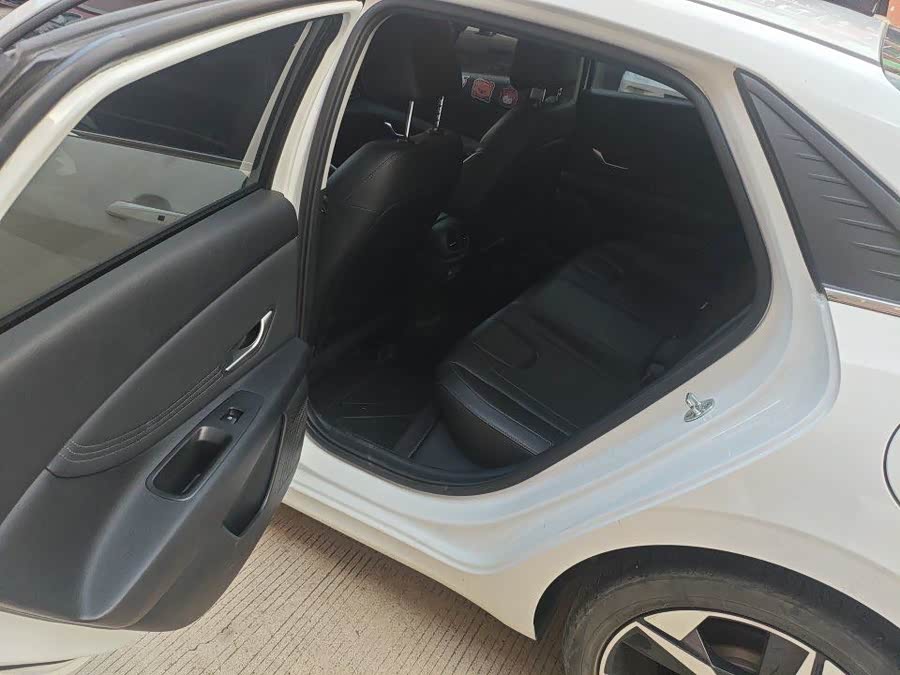 Elantra 2022 1.5L CVT LUX Premium Edition - zdjęcie 7