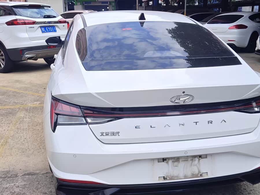 Elantra 2022 1.5L CVT LUX Premium Edition - zdjęcie 10