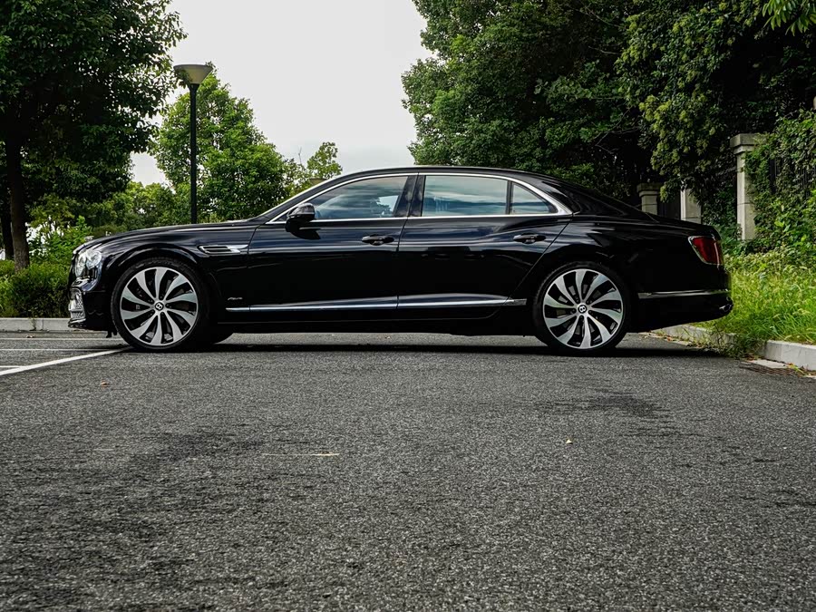 Flying Spur 2023 4.0T V8 Luxury - zdjęcie 3