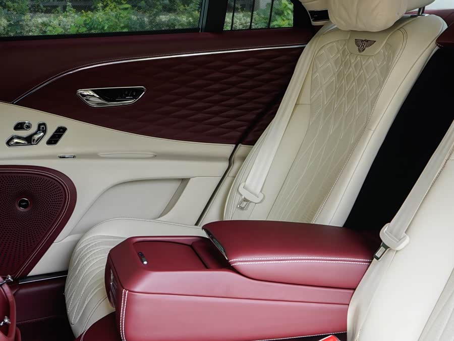 Flying Spur 2023 4.0T V8 Luxury - zdjęcie 6