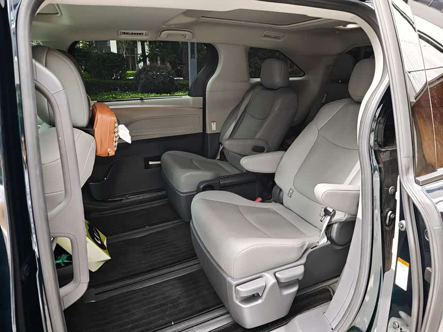 Grevia 2022 2.5L Hybrid Premium - zdjęcie 9