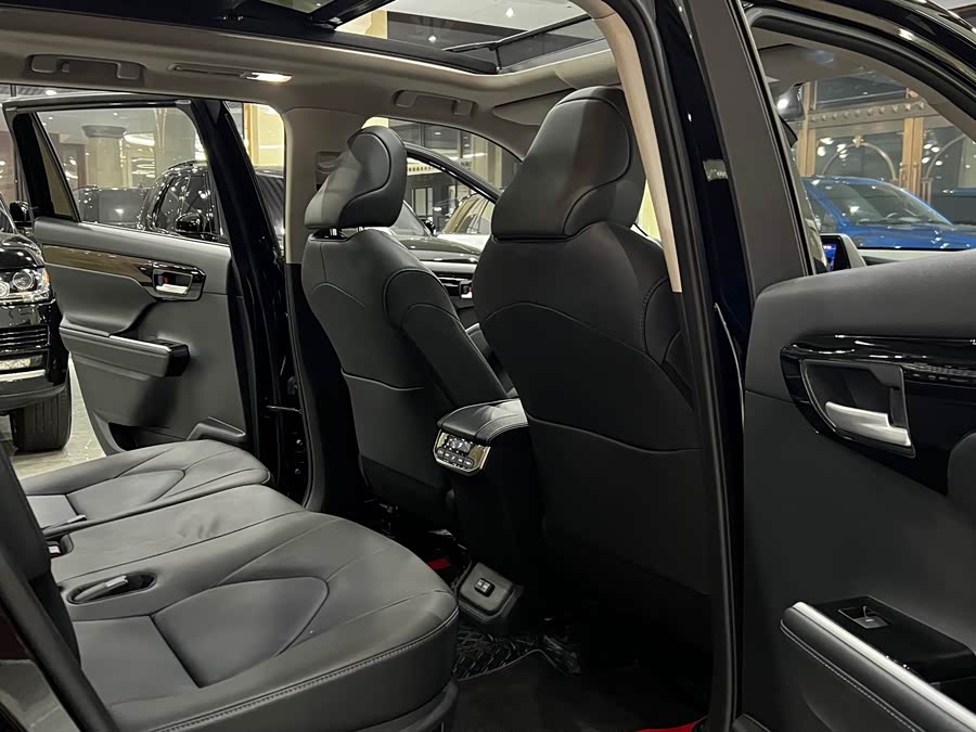 Highlander 2024 380T 4WD Premium 7-Seater - zdjęcie 16