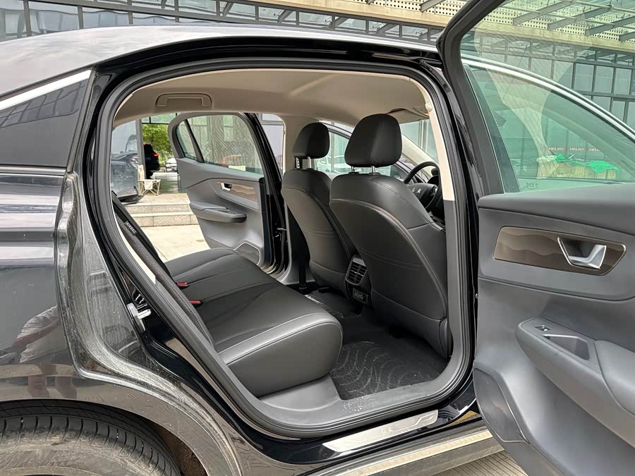 Hongqi E-QM5 2024 450km Travel Edition - zdjęcie 13