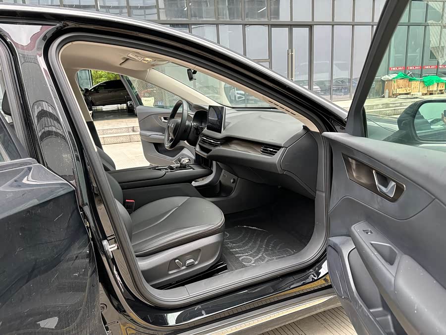 Hongqi E-QM5 2024 450km Travel Edition - zdjęcie 14