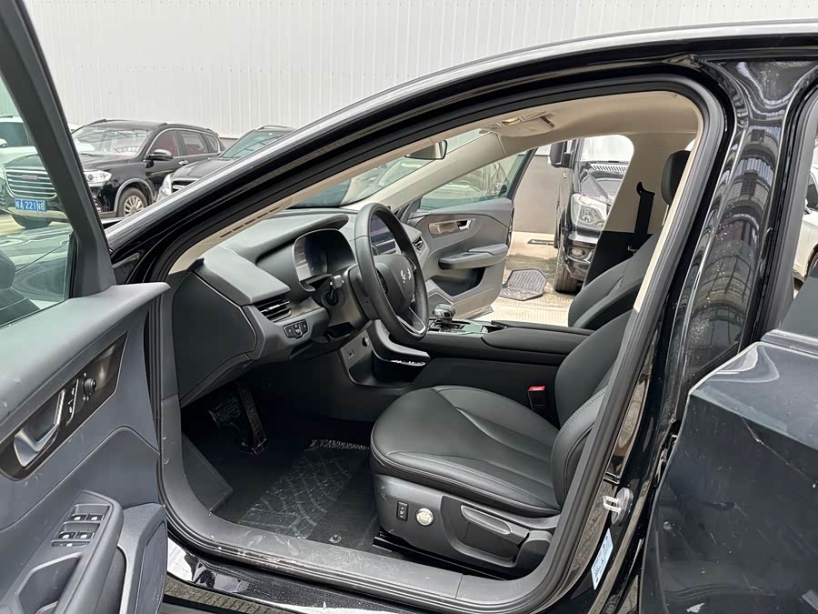 Hongqi E-QM5 2024 450km Travel Edition - zdjęcie 7