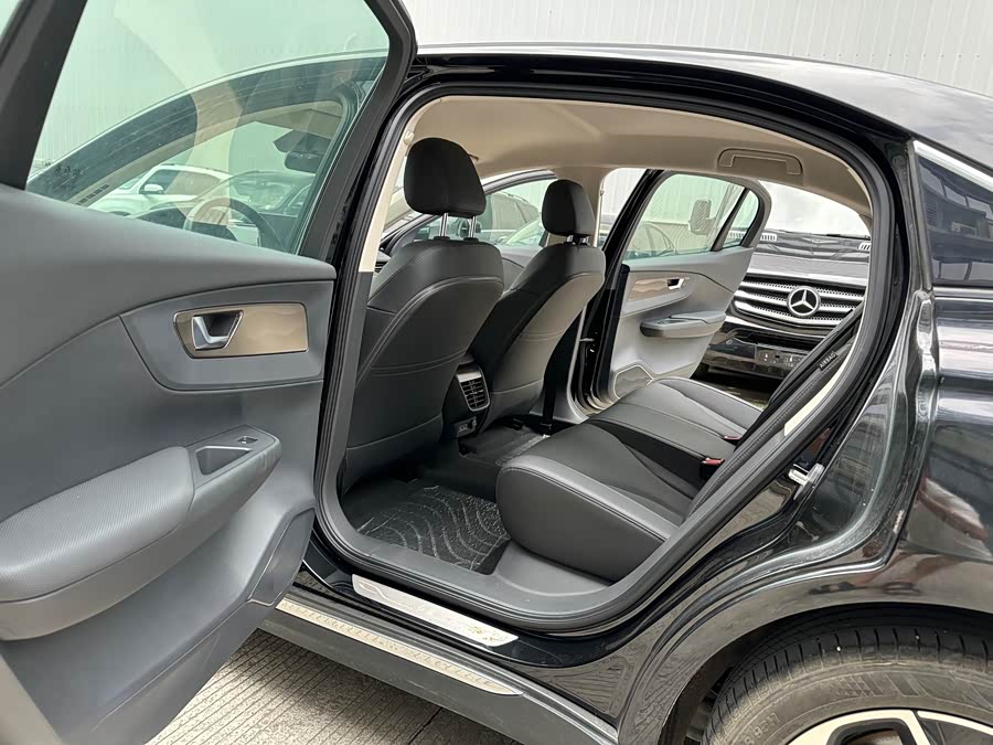 Hongqi E-QM5 2024 450km Travel Edition - zdjęcie 8