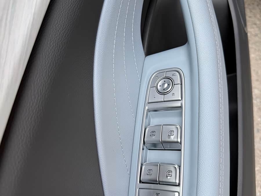 Hongqi H5 PHEV 2025 170 Super Hybrid Edition - zdjęcie 8