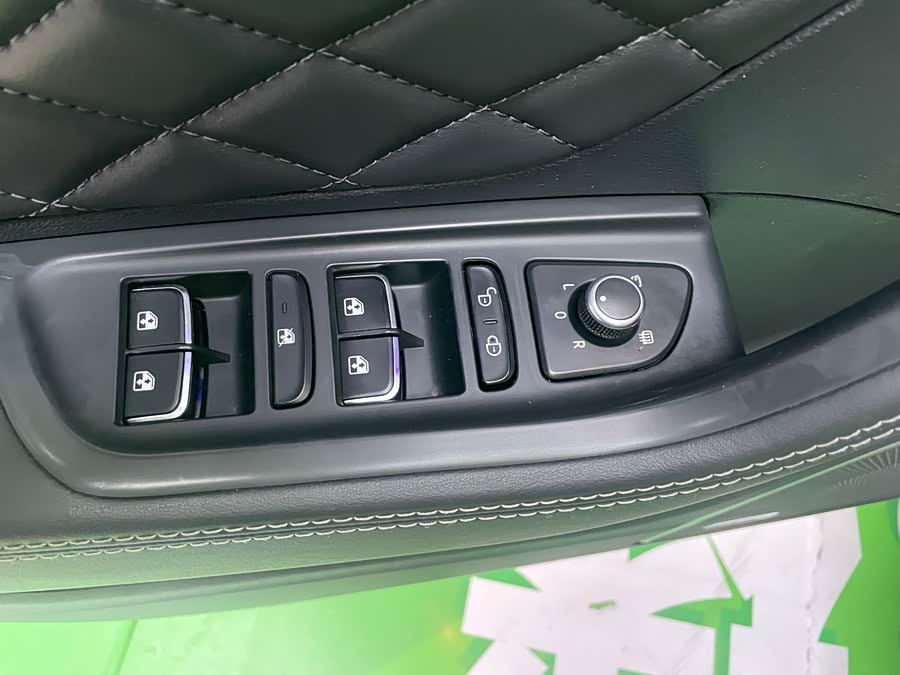 Hongqi HS7 2022 3.0T Auto 4WD Intelligent Flag Enjoy Version 5-Seater - zdjęcie 18