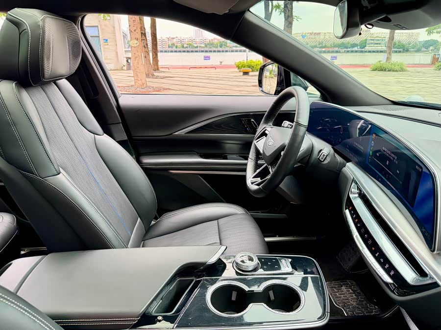 IQ Rui Ge 2024 Rear Drive Standard Range Luxury - zdjęcie 17