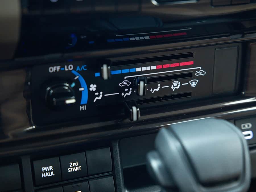 Land Cruiser LC71 2024 4.0L Auto - zdjęcie 17