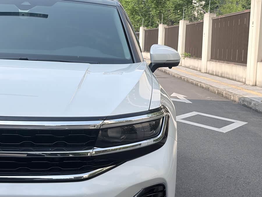 Land Rover 2022 380TSI Four-Wheel Drive Luxury Pro 7-Seater - zdjęcie 8