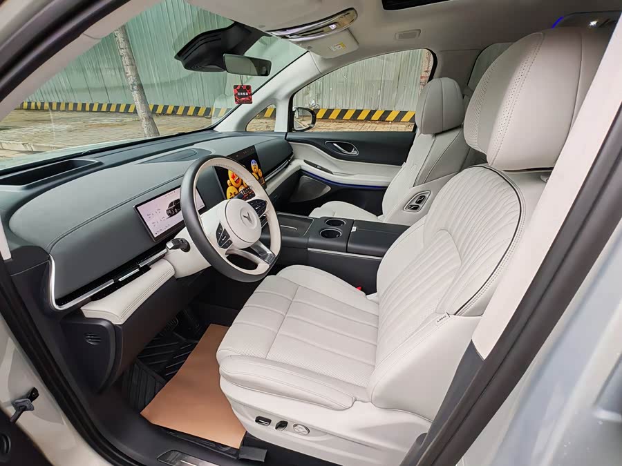 Lantu Dreamer 2025 PHEV 4WD Flagship Qian Kun Edition - zdjęcie 11