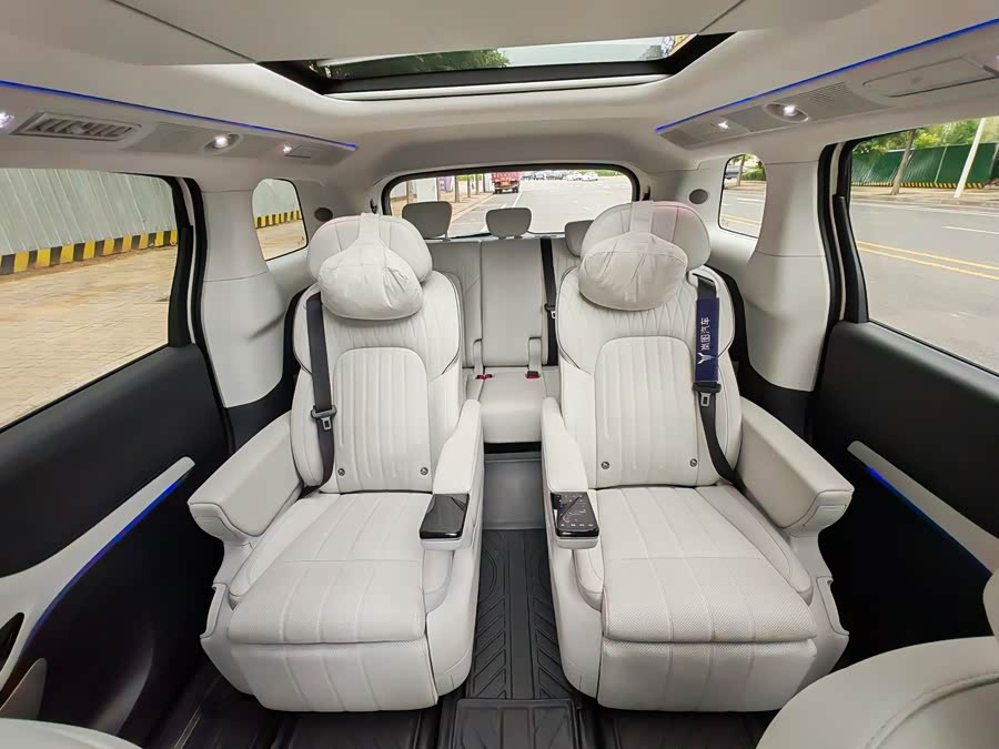 Lantu Dreamer 2025 PHEV 4WD Flagship Qian Kun Edition - zdjęcie 14