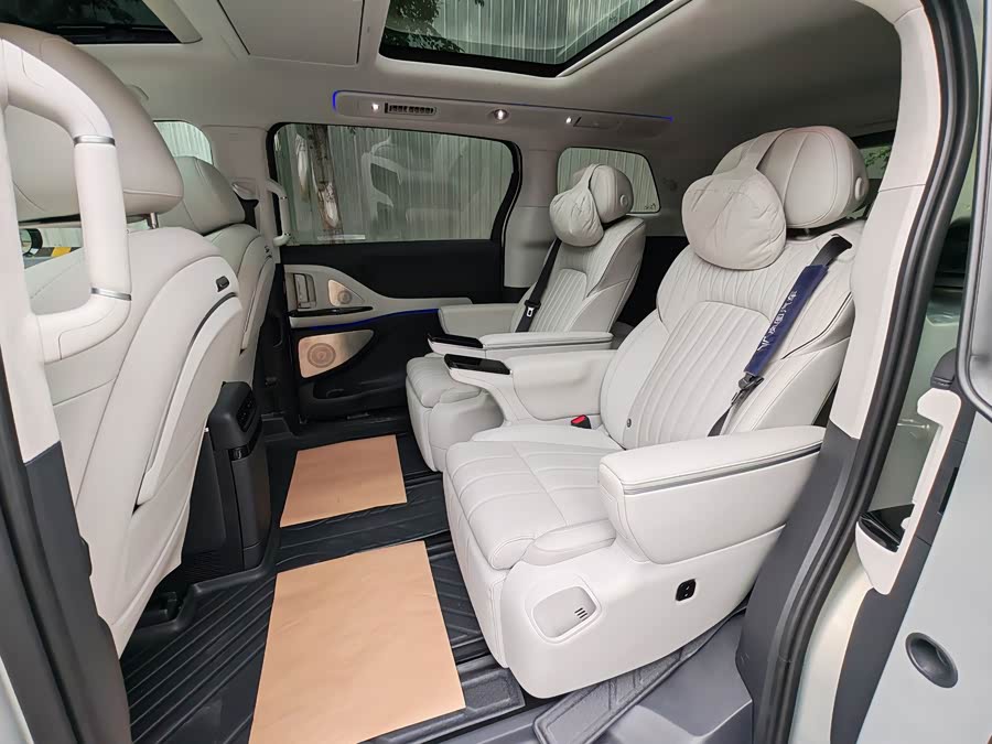 Lantu Dreamer 2025 PHEV 4WD Flagship Qian Kun Edition - zdjęcie 15