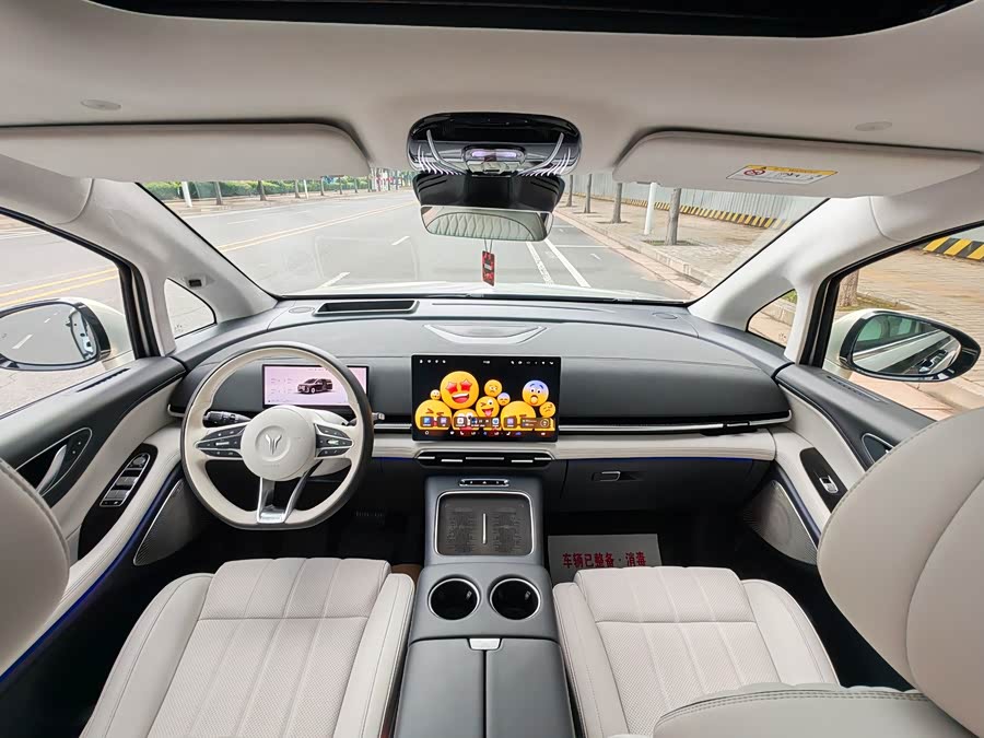 Lantu Dreamer 2025 PHEV 4WD Flagship Qian Kun Edition - zdjęcie 16