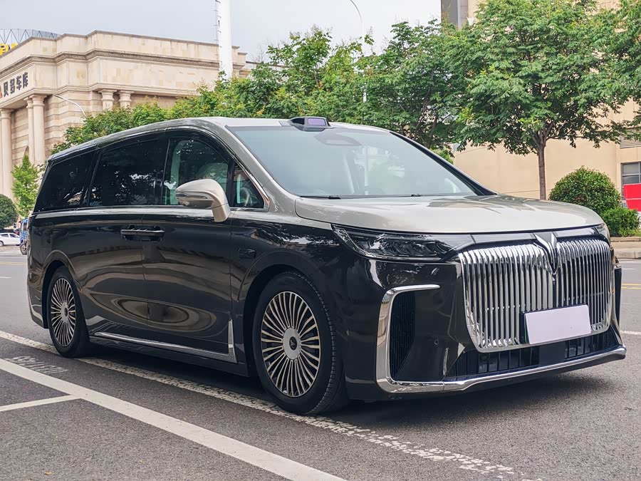 Lantu Dreamer 2025 PHEV 4WD Flagship Qian Kun Edition - zdjęcie 3