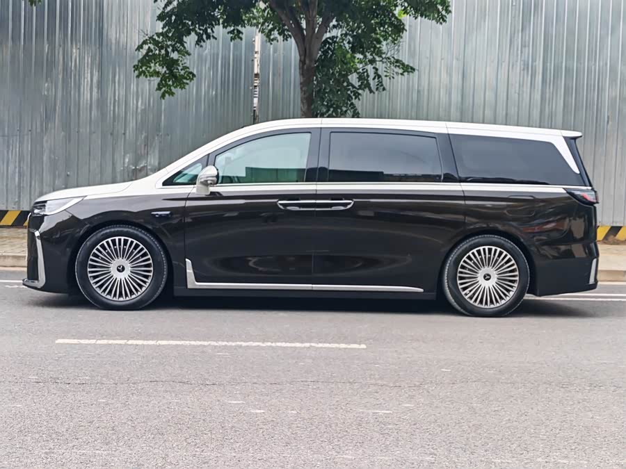 Lantu Dreamer 2025 PHEV 4WD Flagship Qian Kun Edition - zdjęcie 5