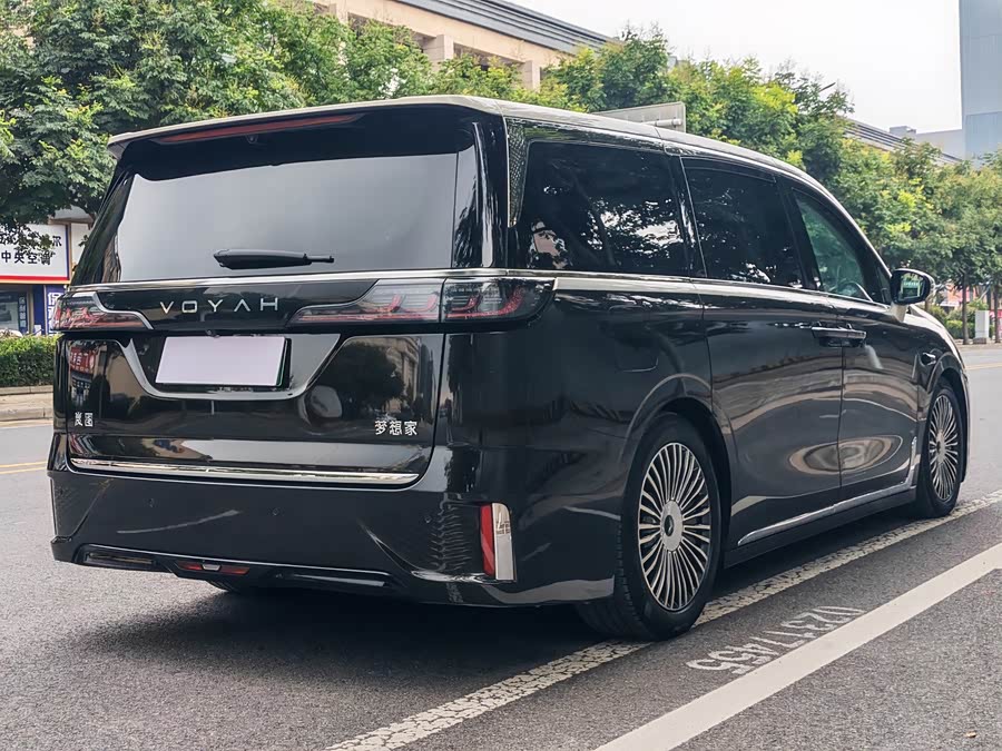Lantu Dreamer 2025 PHEV 4WD Flagship Qian Kun Edition - zdjęcie 8