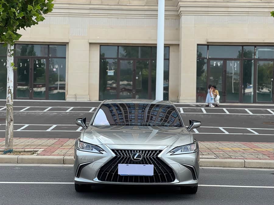 Lexus ES 2022 300h Excellence - zdjęcie 2