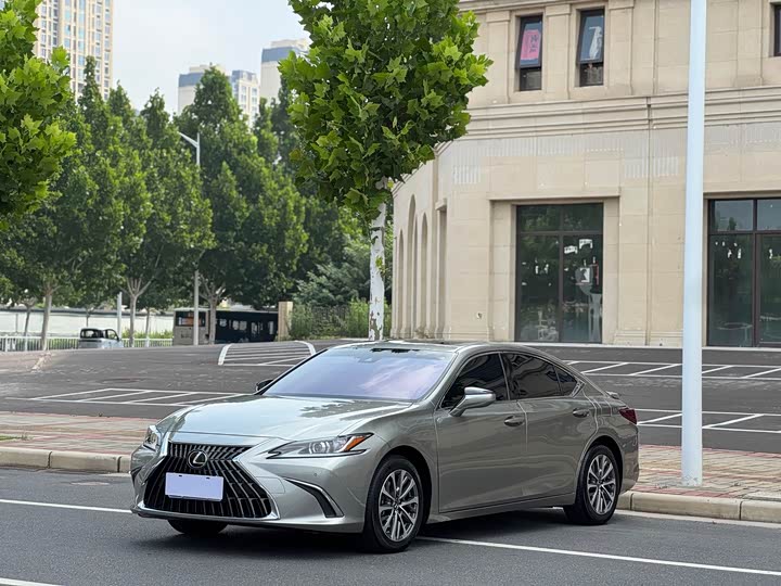 Lexus ES 2022 300h Excellence - zdjęcie 17