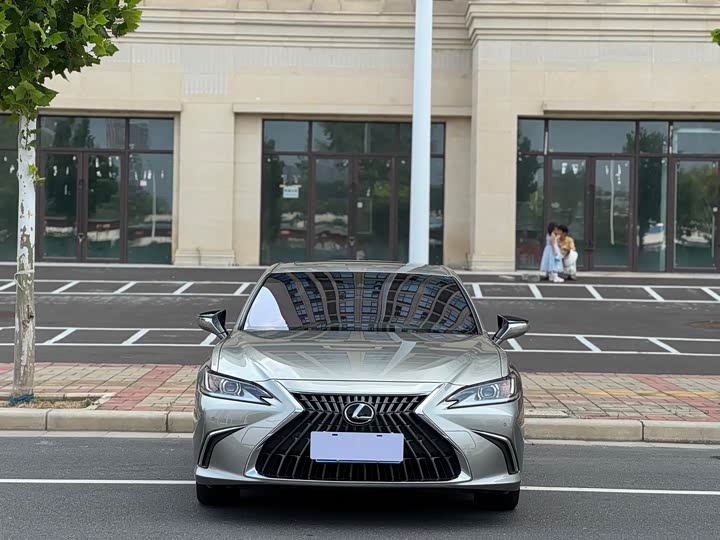 Lexus ES 2022 300h Excellence - zdjęcie 18