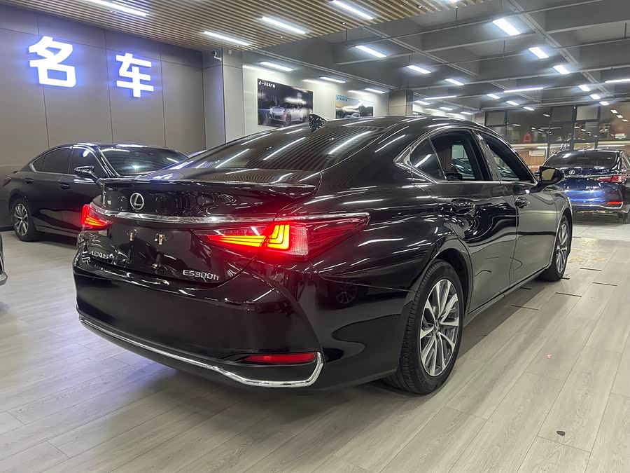Lexus ES 2022 300h Excellence - zdjęcie 7