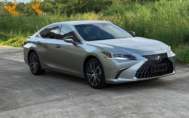 Lexus ES 2022 300h Premium Edition